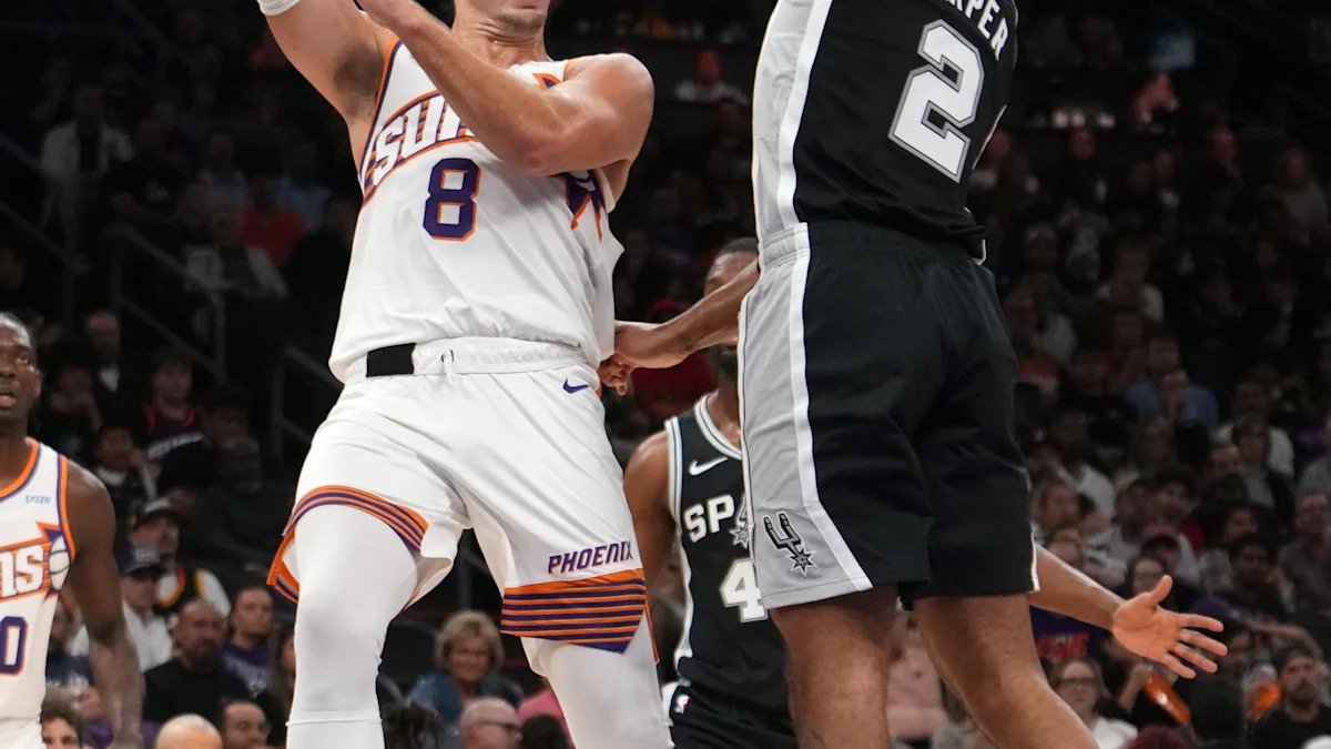 Suns-Spurs preseason. Phoenix big battle open despite Ighodaro starts — Yahoo Sports